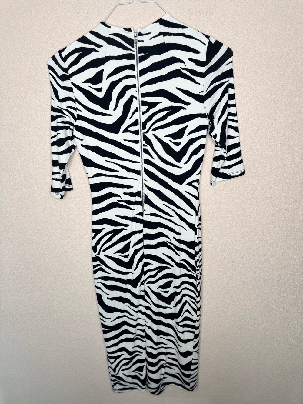 ALICE + OLIVIA black and white tiger Delora midi dress size 4 - Picture 5 of 6